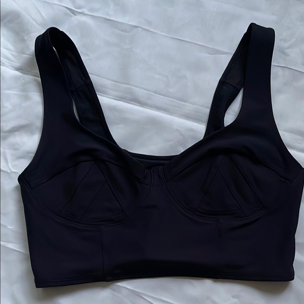 1487- Fabletics black crop top bra- large